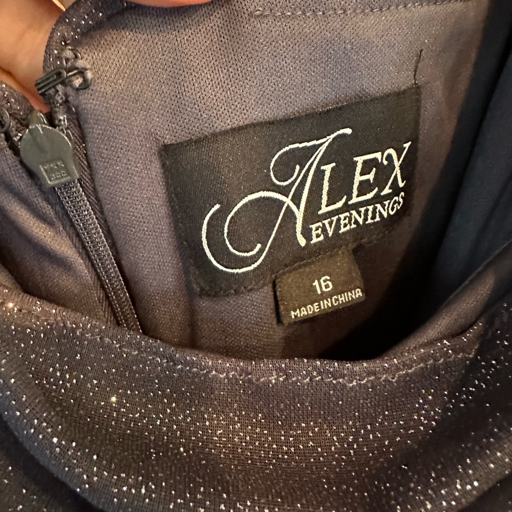 Elegant Dark Grey Sparkling Evening Gown, Size 16, Very Flattering! - Picture 6 of 10